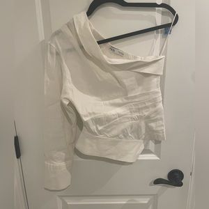 Zara women’s white tailored one should LS blouse. Size XS.